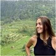 Nativa de francés da clases prácticas para adultos y jóvenes, conversación real, viajes y apoyo escolar