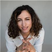 Profesora que se adapta al tipo de alumnado para francés de nivel A1 a C1.