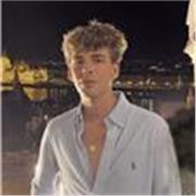 Profesor de inglés con nivel C1 acreditado y experiencia impartiendo clases a alumnos desde infantil a Bachillerato.