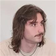 Profesor de dibujo y otras disciplinas artísticas (diseño, audiovisuales, cine), dispuesto a dar clase a gente de cualquier edad.
