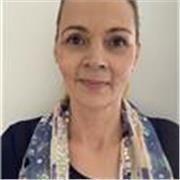 Professeur depuis 15 ans au service des élèves et étudiants, j’enseigne également la culture générale.