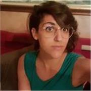 Laureanda in lettere, specializzata successivamente come tutor DSA e BES, aiuto gli studenti certificati a raggiungere l'autonomia