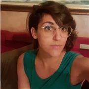 Laureanda in lettere, specializzata successivamente come tutor DSA e BES, aiuto gli studenti certificati a raggiungere l'autonomia