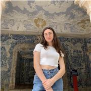 studentessa di filologia classica offre ripetizioni di greco per studenti di scuola superiore