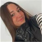 Profesora de apoyo escolar para niños de primaria