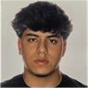 Entrenador personal joven con experiencia en ganancia de masa muscular 