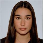 Chica implicada en dar enseñanza a estudiantes en las materias que consideren necesarias mediante un buen método de estudio.