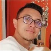 Profesor de matemáticas y física, con experiencia en manejo de grupos entre niños, jóvenes y adultos