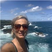 J’habite actuellement à l’île Maurice un pays où l’on parle le créole , le français mais aussi l’anglais. Je retrouve le plaisir de parler l’anglais cette langue que j’aime tant et que j’ai enseigné il y a plusieurs années après avoir passé une maîtrise d