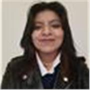 Profesor de manualidades imparte clases a niños de todas las edades