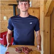 Professeur particulier donne cours aux élèves de primaire pour les aider à progresser