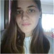 Profesora de lengua y literatura imparte clases sobre corrección y redacción de textos