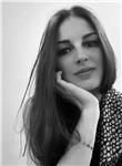 Dottoressa in lingue e bilingue impartisce lezioni di francese e inglese a studenti dalla scuola primaria all’università. esperienza e massima professionalità