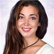 Soy profesora desde hace más de diez años, me apasiona la educación en todas sus etapas. Soy filóloga hispánica y poseo el master te Profesorado, pero he estado 5 años trabajando en un colegio internacional de Madrid como profe de infantil y primaria, de