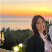 Docente in Lettere e Linguistica (LM-39) impartisce lezioni di lingua e letteratura italiana a studenti di ogni età