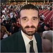 Profesor Ingeniero imparte clases de Teoría de circuitos y electrónica