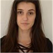 Graduada en Bellas Artes, máster en profesorado en dibujo, además máster en patrimonio. Dedicada al arte y educación.
