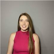 Graduada en Administración y Dirección de Empresa y actualmente estudiando el Grado en Marketing, imparto clases online/presencial