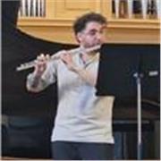 laureato al conservatorio Vincenzo Bellini di Catania impartisce lezioni private di flauto traverso e preparazione alle ammissioni