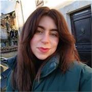 Professeure de dessin à Lyon, diplômée d'un DNA puis d'un Diplôme National Supérieur d'Expression Plastique à l'ENSBA Lyon