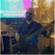 Hello! I’m Francesco, an experienced music tutor with over 10 years as a bass player