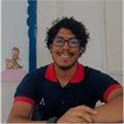 Profesor de escritura creativa ofrece clases a niños y adolescentes desde un enfoque del análisis de personajes