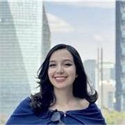 Maestra de apoyo escolar para niños y adolescentes