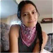 Niñera, con enfoque en artes y creatividad