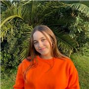 Profesora de inglés con certificado B2 de Cambridge