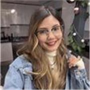 Tutora de dibujo digital que imparte clases a todas las edades