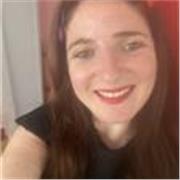 Maestra de primaria con formación en Montessori y Artes Plasticas. Certificación en ACNEE