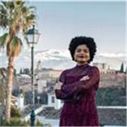 Profesora de iniciación musical dirigida a niñez y adolescencia con metodologías lúdicas. 