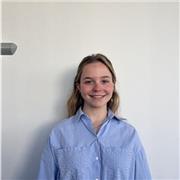 Je me présente, Clara, 18ans. Mention très bien au brevet et assez bien au bac. Je serais ravie d’accompagner vos enfants.
