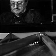 insegno musica  da 40 anni, questo e' il mio sito
https://www.aronnemusicacademy.com
