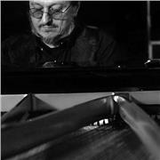 insegno musica  da 40 anni, questo e' il mio sito
https://www.aronnemusicacademy.com