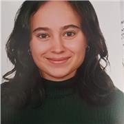 estudiante universitaria de farmacia, titulada en bachiller científico que puede ayudar con asignaturas de ciencias como biología, química, y lengua castellana e inglés
