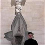 Me defino como una persona apasionada por el aprendizaje y la comunicación, con un fuerte interés en el inglés y el marketing