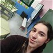 Maestra recién graduada, pero con 2 años de experiencia.