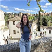 Profesora de apoyo educativo con años de experiencia