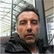 Journaliste et romancier, très attaché à la langue française, je veux transmettre cette richesse. 