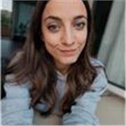 Laureata in lingue ed esperienza in uffici commerciali esteri. Disponibile per lezioni di inglese e conversazioni commerciali