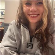 Engage your mind with Lola's dynamic English lessons