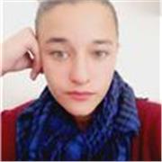 Docente di italiano e matematica fornisce lezioni online per ragazzi di elementari e medie