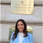 Avvocato, insignita della toga d’onore e autrice di un libro, offre ripetizioni di diritto agli studenti universitari