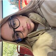 Soy una joven de 19 años que estudia la carrera de educación primaria porque me gustan los niños.