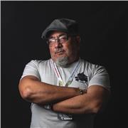 Profesor titulado con 10 años de experiencia, ofrece clases de Fotografía, Edición Audiovisual y Diseño Gráfico.