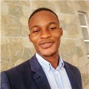 Professeur particulier donne cours de français aux étudiants