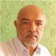 Instrutor de Desenho Técnico ensina jovens e adultos