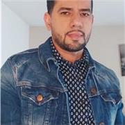 Bueno mi nombre es José vivo en Alemania y mi deseo es enseñar el inglés a alumnos interesados