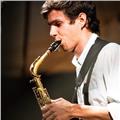 Laureato in sassofono jazz in conservatorio propongo lezioni di sassofono ed improvvisazione adatte a più livelli e diversi stili